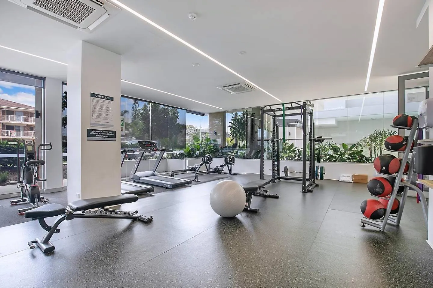 Apartment Starlit Palms Chic Poolside Haven By The Beach Gold Coast